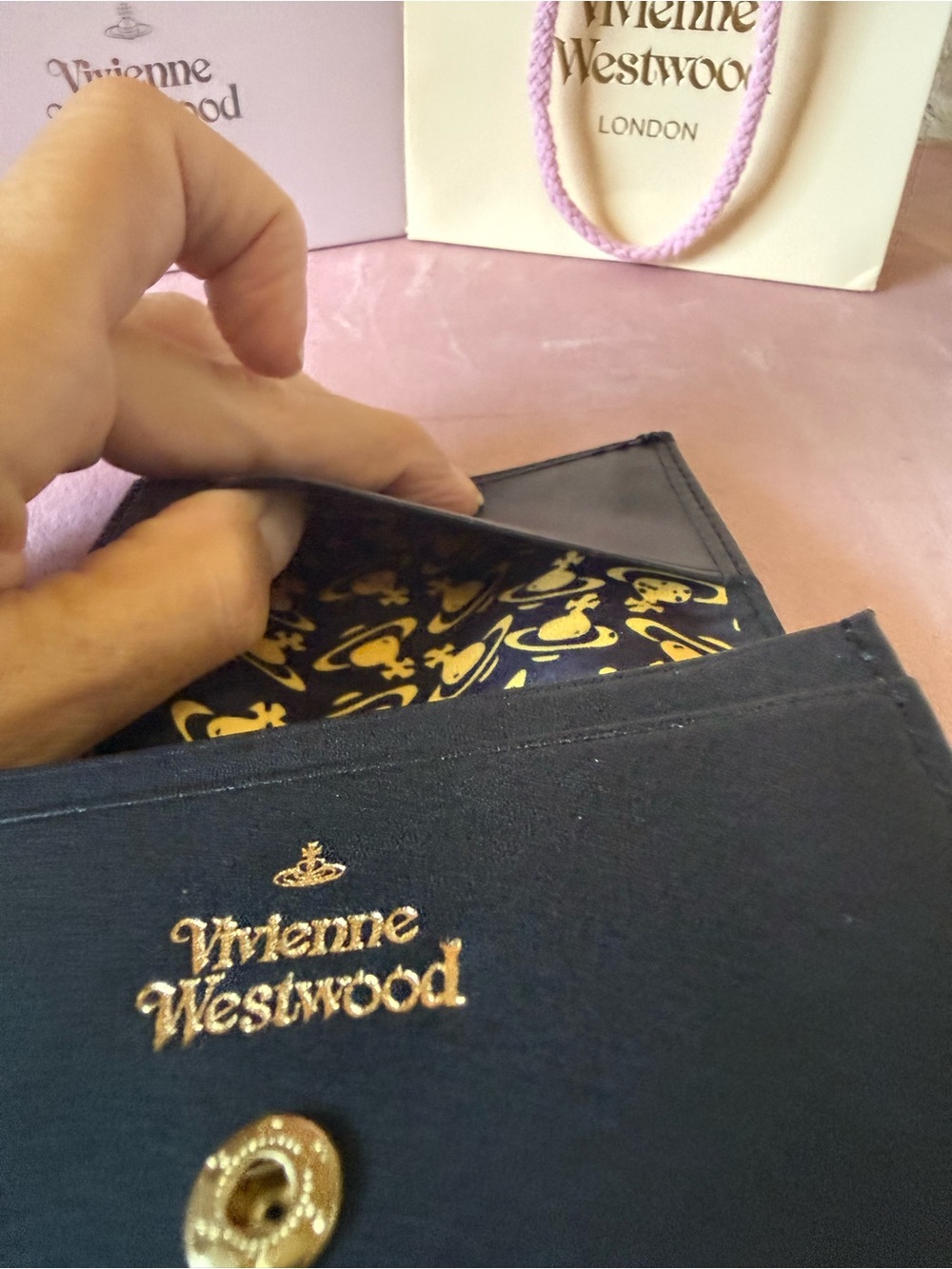 ๐ฏ Auth! Vivienne Westwood Black Leather Card & Key Holder with Gold Orb. BNWT! - Picture 10 of 15